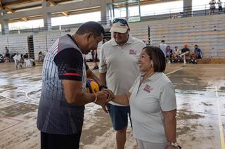 Prof. Angel Rano Martinez, junto al Vice Presidente y la Presidenta de AEELA.