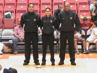 Enrique Burgos, Rebeca Davila y Jesús Borges: Segundo Juego de la Final Novicios 2015, ABB Vaqueros Vs Bucaplaa Pumas. / Foto por: Máximo Paula