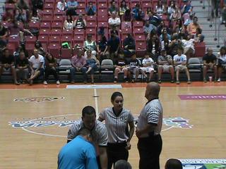 Enrique Burgos, Rebeca Davila Y Jesús Borges: Segundo Juego de la Final Novicios 2015, ABB Vaqueros Vs Bucaplaa Pumas. / Foto por: Máximo Paula