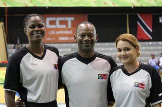 Rebeca Dávila (Ultima Derecha) / Foto por: FIBA Referee