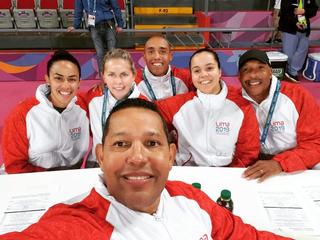 Sonia Maldonado y Prof. Angel “Rano” Martínez, con el grupo de árbitros de FIBA 3X3