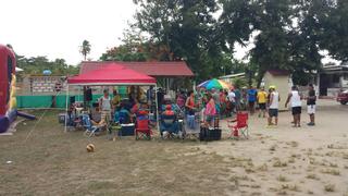 Miembros de la AABPR y familiars disfrutando de la actividad de verano.