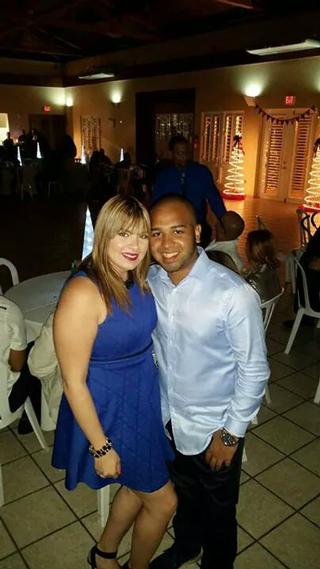 Luis Cruz y su pareja