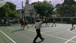 Miguel Chicky Rodríguez, marcando intento de 3pts